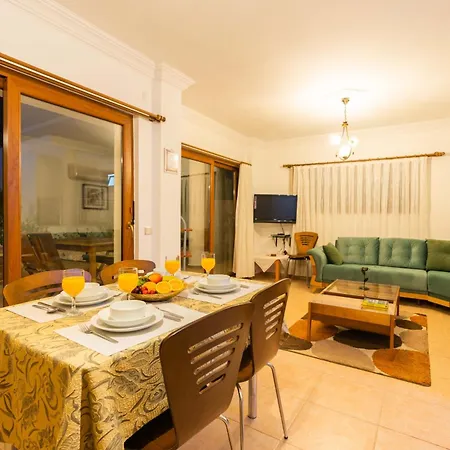 Gizem Aparts Καλκάν