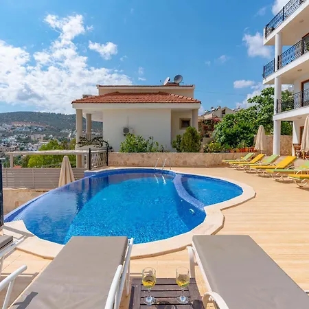 Gizem Aparts * Καλκάν