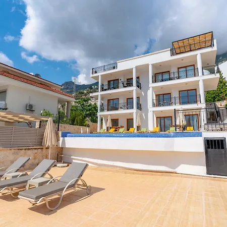 Gizem Aparts Καλκάν