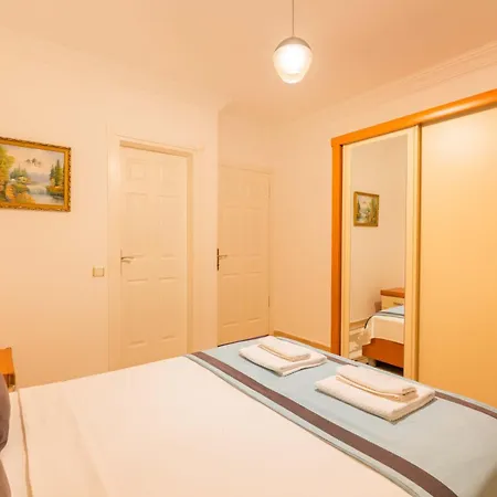 Gizem Aparts * Καλκάν