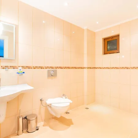 Gizem Aparts Καλκάν